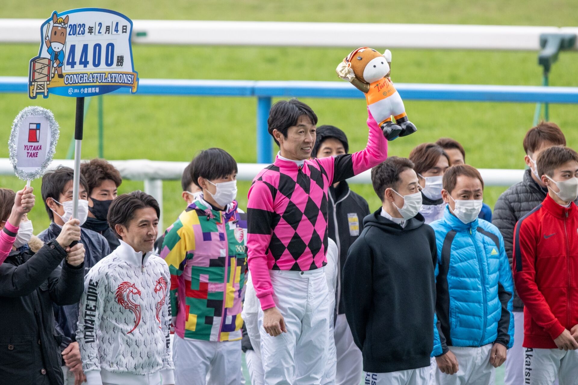 JRA 武豊4.000 戦勝記念ブルゾン　非売品 Amazon | 武豊JRA 4.000 戦勝記念ブルゾン | コート・ジャケット