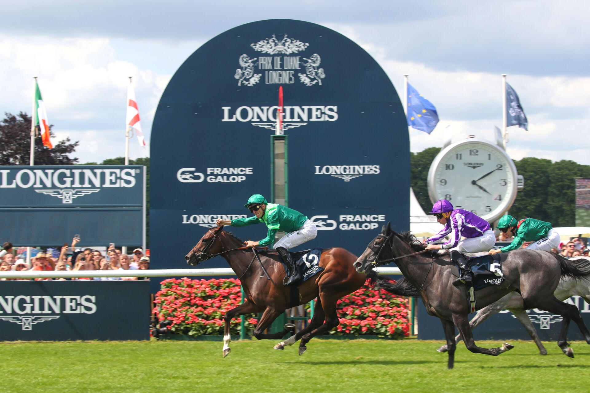 仏オークス】フランス牝馬ゲゾラが豪快に差し切る…グラファール厩舎は3